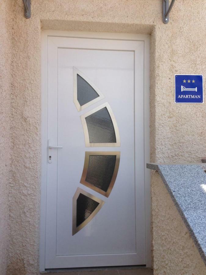 Apartmani Tatic Stinjan Exterior photo